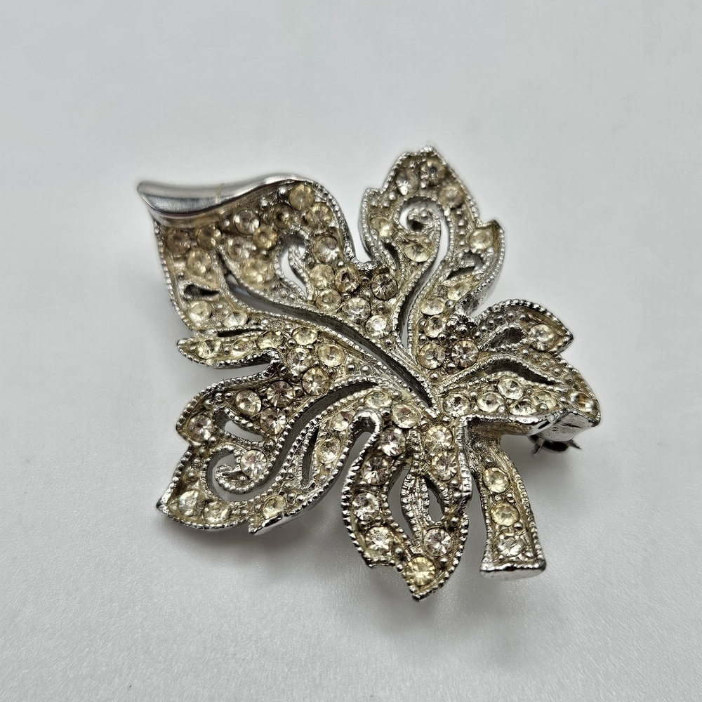 VINTAGE Hedy Silver Tone Pave Rhinestone Filigree Leaf Brooch Pin Signed